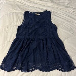 Lace sleeveless top, lined, navy blue, size large